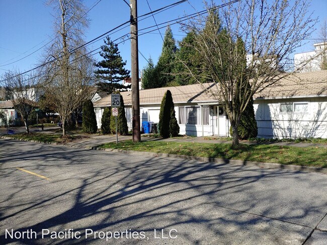 Building Photo - 2 br, 1 bath House - 2414 SW Genesee St