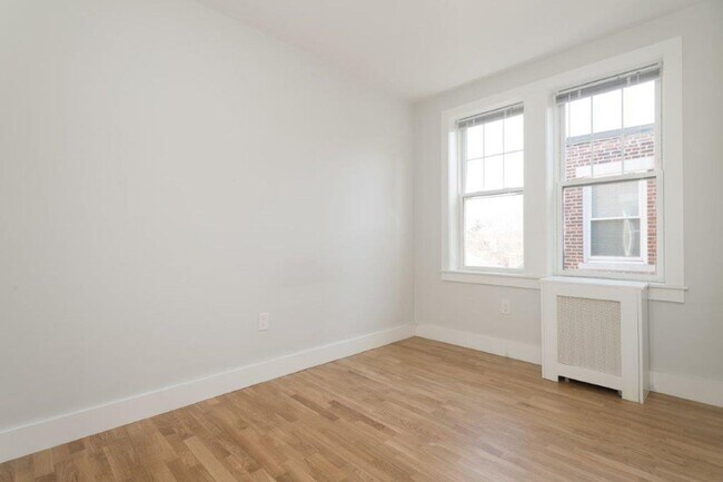 Foto del edificio - 1 bed 1 bath in Brighton available for 6/1