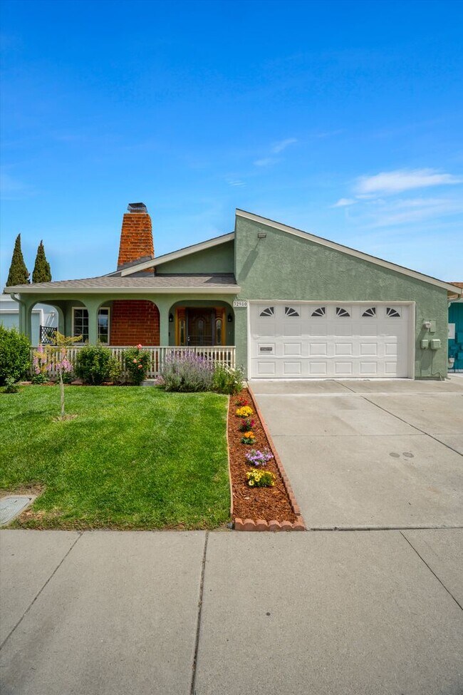 Foto del edificio - Spacious 3 Bed / 2 Bath + Separate In-Law ...