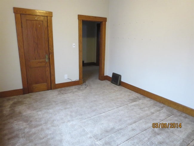 Building Photo - 830 Bluemont Ave