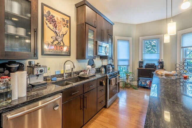 Foto del edificio - 1371 N High St