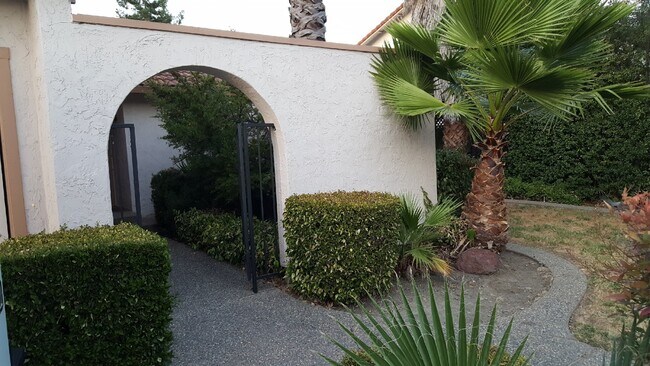 Building Photo - 6606 Skyfarm Dr