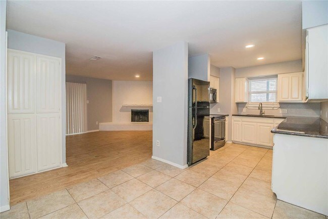Building Photo - 6616 Berke Pl