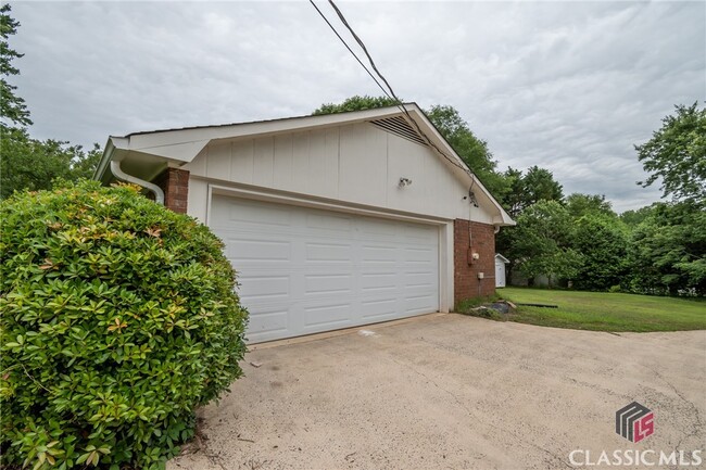 Foto del edificio - 1500 Crooked Creek Rd