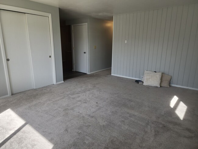 Building Photo - 692-694 Olson Ave