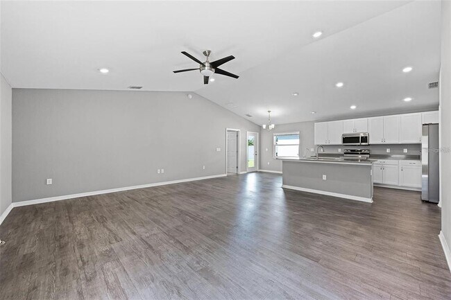 Building Photo - 1020 SILAS St