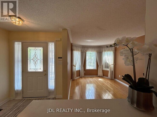 Building Photo - 14 Redbud St