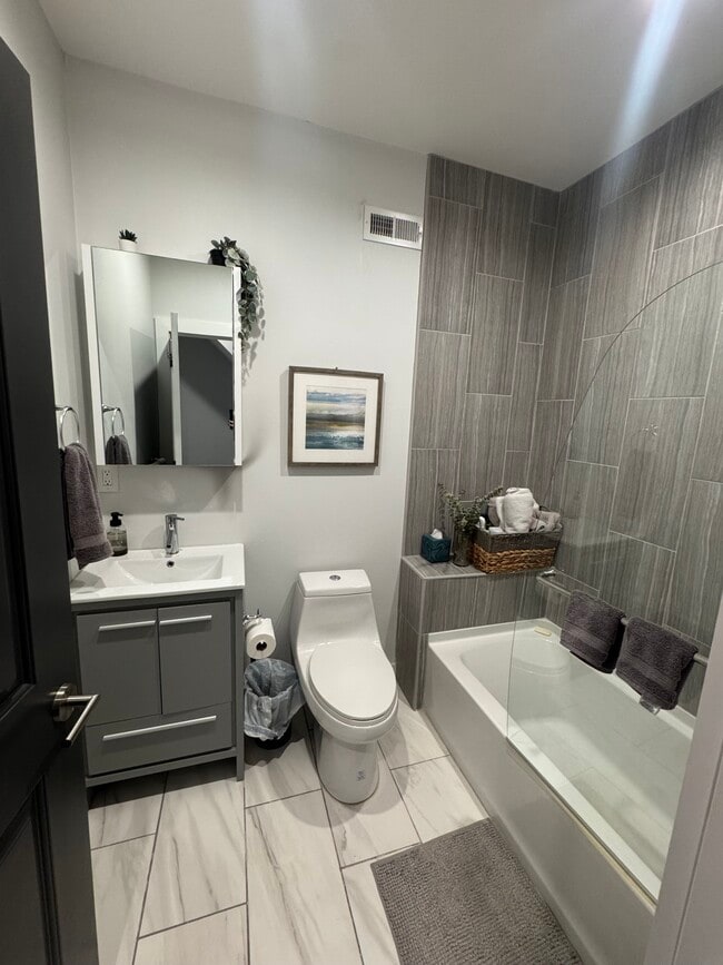 Building Photo - 719 Winton St