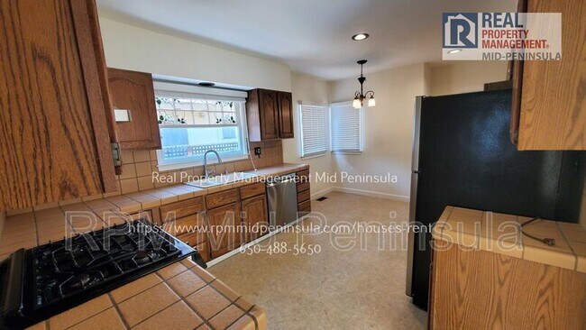 Building Photo - 1355 De Soto Ave