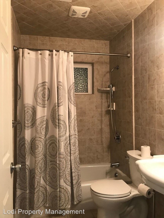 Foto del edificio - 2 br, 1 bath House - 405 S School