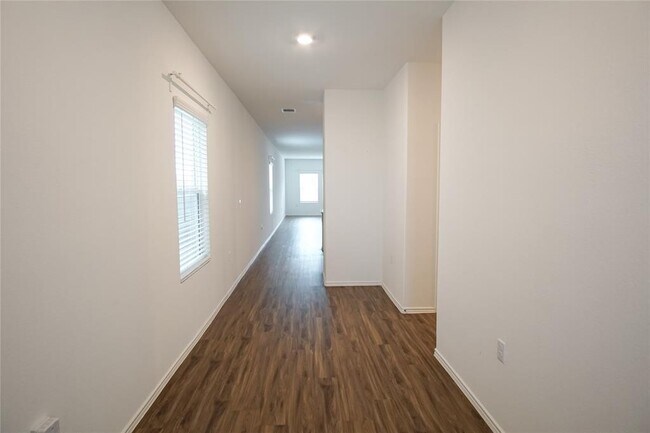 Building Photo - 14201 Lyndora Ln