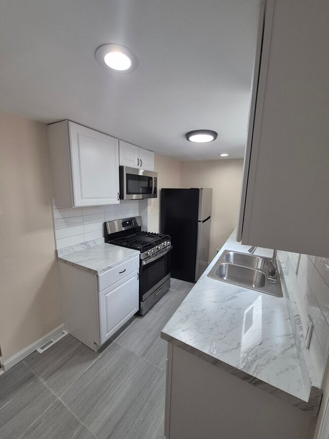 Spacious 2Bd/1Ba home in Point Breeze - Spacious 2Bd/1Ba home in Point Breeze