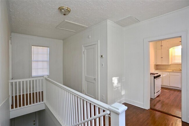 Building Photo - 25 Sidney St