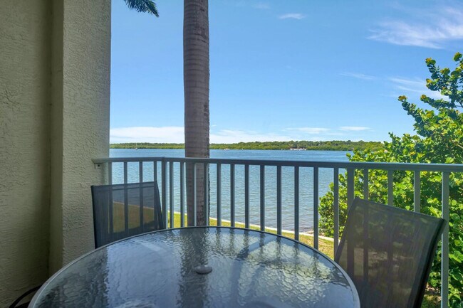 Foto del edificio - 8800 Bay Pines Blvd
