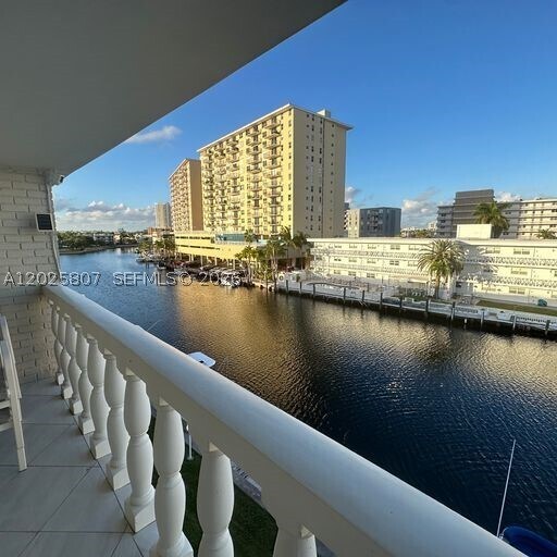 Foto del edificio - 440 Paradise Isle Blvd