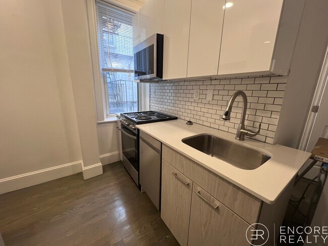 Building Photo - 111 Park Dr