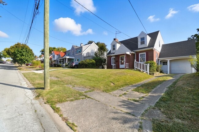 Building Photo - 3 Bedroom, 1.5 Bathroom Home in Cincinnati!