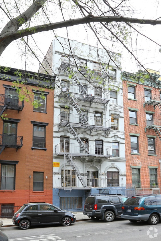Primary Photo - 199 Henry St
