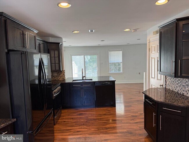 Building Photo - 1070 Baywood Dr