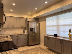 Building Photo - 3510 Oaks Way