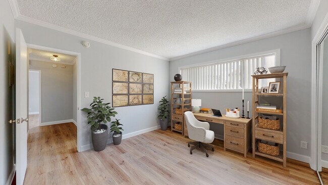 3733 Military 3rd Bdrm/Office - 3733 Military Ave