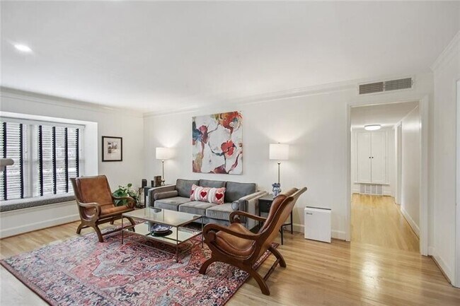 Building Photo - 35 Chaumont Square NW