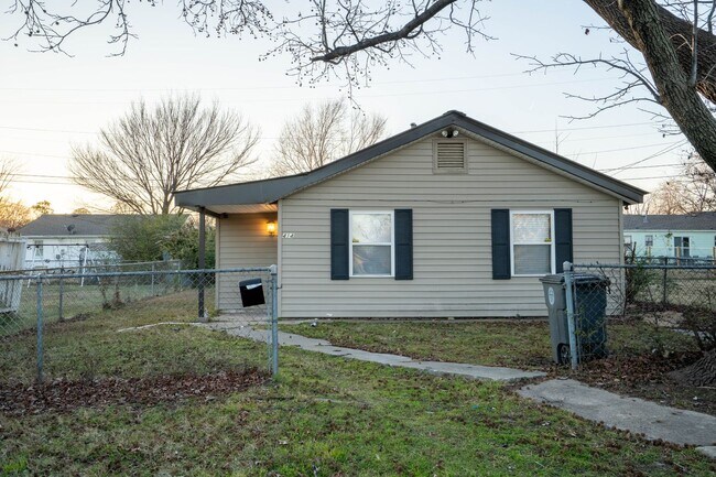 Building Photo - 2 Bed / 1 Bath in Tulsa! Section 8 Welcomed!