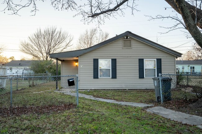 Building Photo - 2 Bed / 1 Bath in Tulsa!