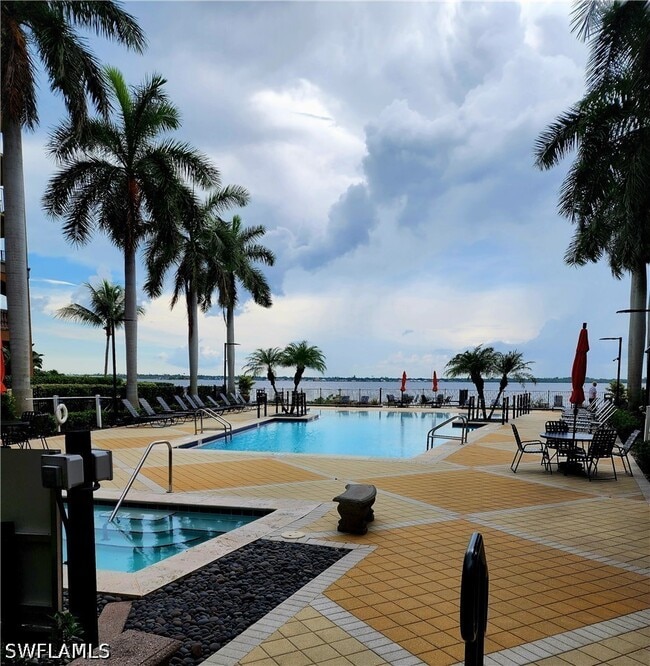Building Photo - 2825 Palm Beach Blvd