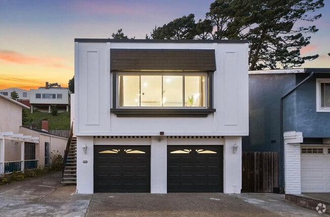 Building Photo - 556 Verducci Dr