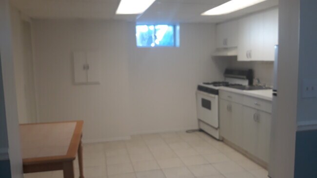 Building Photo - 115 Chelsea Ave