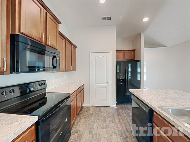 Building Photo - 8048 Meadow Walk Ln