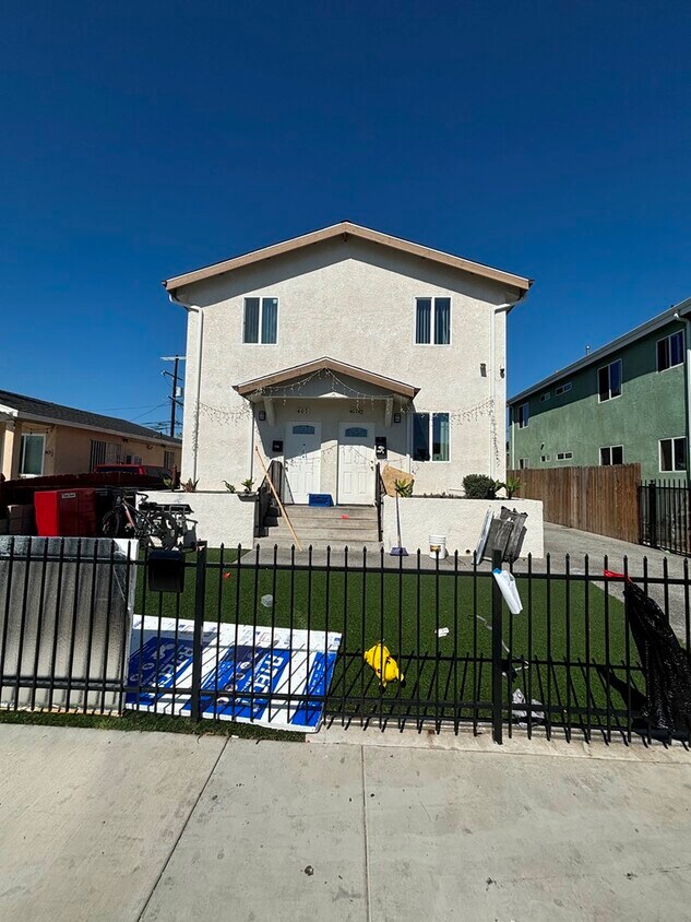 Foto principal - 407 E 70th St