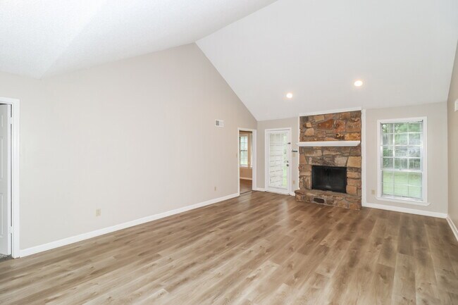 Building Photo - 6049 Lawnhill Dr