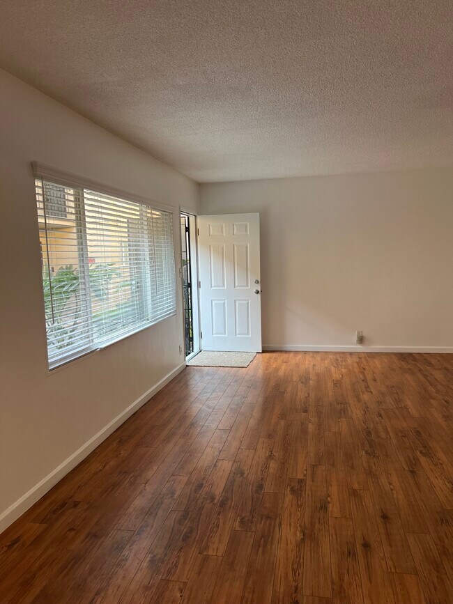 Foto del edificio - 1325 E 7th St