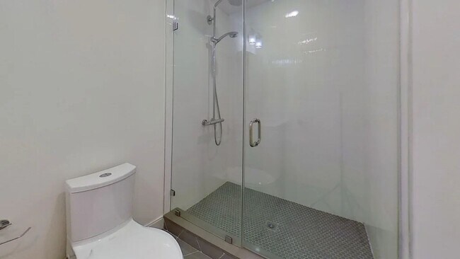 Building Photo - Amazing Three bedroom + three baths in All...