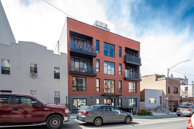 Building Photo - 318-320 20th St