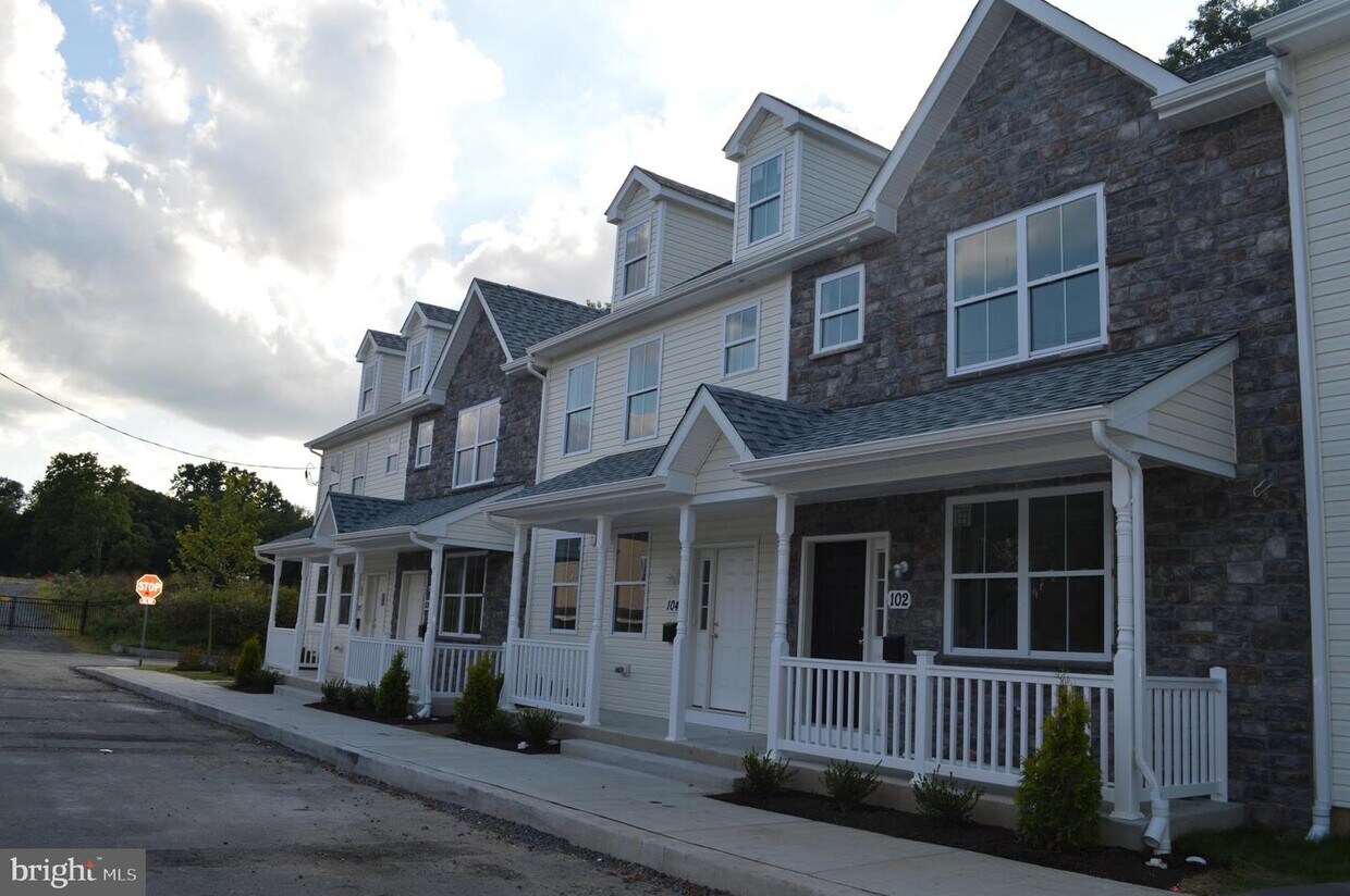 106 Oak St, Ambler, PA 19002 Townhome Rentals in Ambler PA