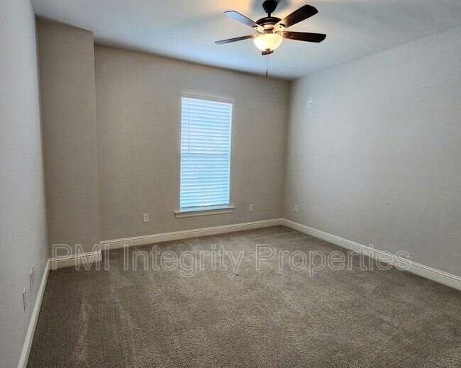 Foto del edificio - 226 Lake Breeze Dr