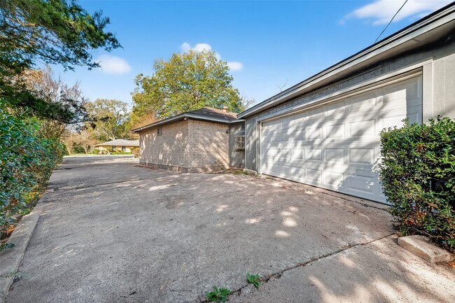 Building Photo - 20706 Emerald St