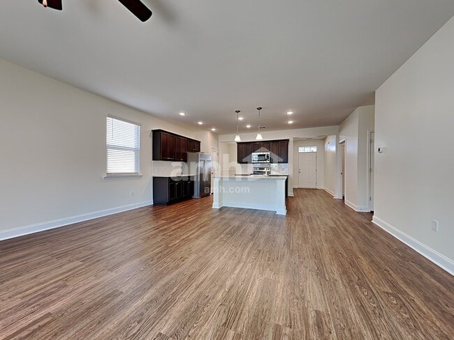 Building Photo - 118 Thatchet Dr