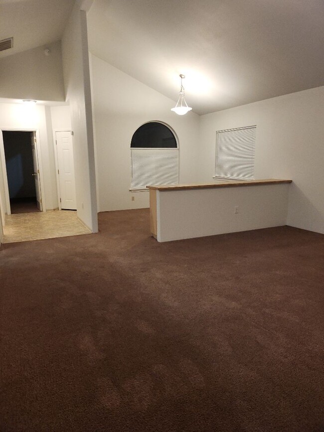 Building Photo - Super cute 2 bedroom, 2 bath Duplex in Cen...