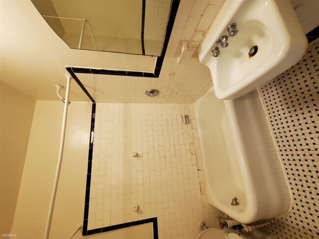 Building Photo - Studio, 1 bath Condo - 65 Bedford St Unit 2