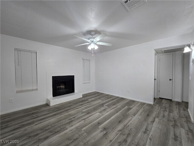 Foto del edificio - 2742 Alicialynn Way