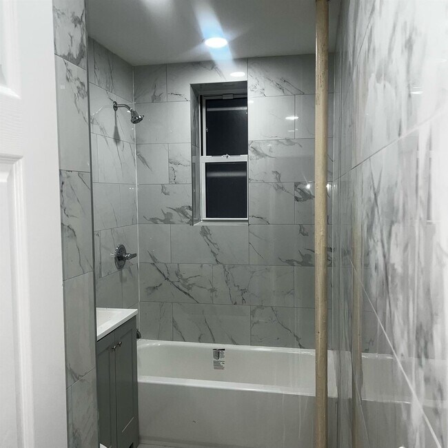 Foto del edificio - 132 E 52nd St