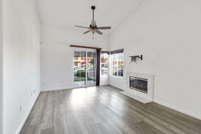 Building Photo - Beautiful 2 Bedroom Condo