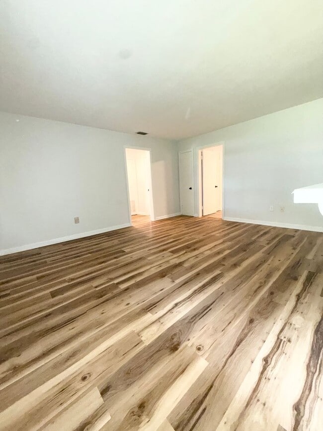 Building Photo - 1016 Alba Dr