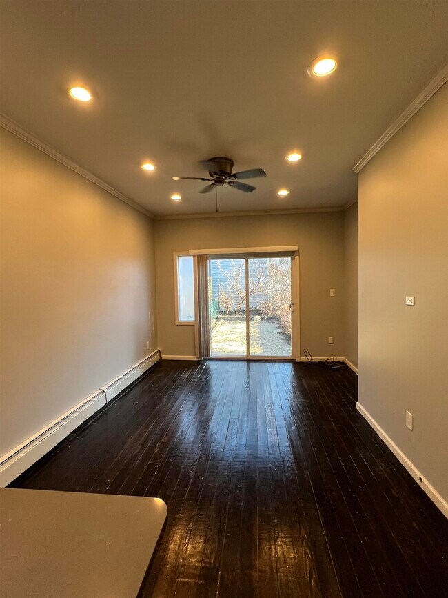 Foto del edificio - 96 Reservoir Ave