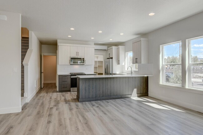 Building Photo - 3858 Reed St