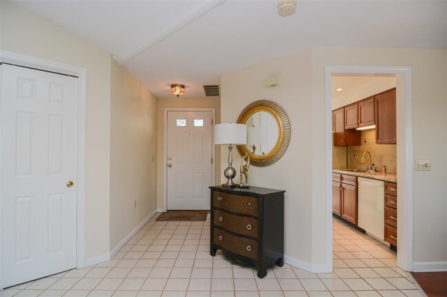 Building Photo - 28 Walden Pond Dr